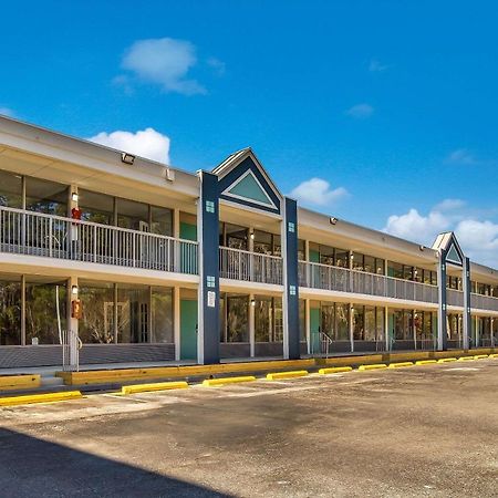 Clarion Inn & Suites Florence Exterior photo