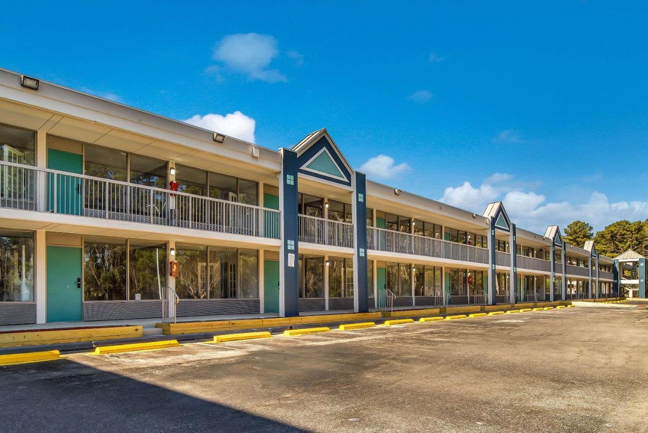 Clarion Inn & Suites Florence Exterior photo